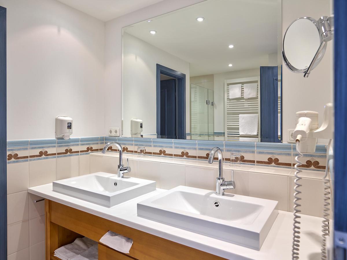 Gutshof Uttlau Hotell Haarbach Exteriör bild
