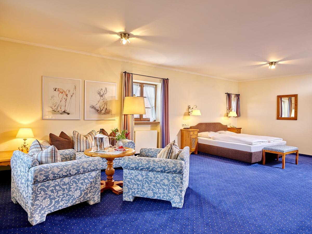 Gutshof Uttlau Hotell Haarbach Exteriör bild