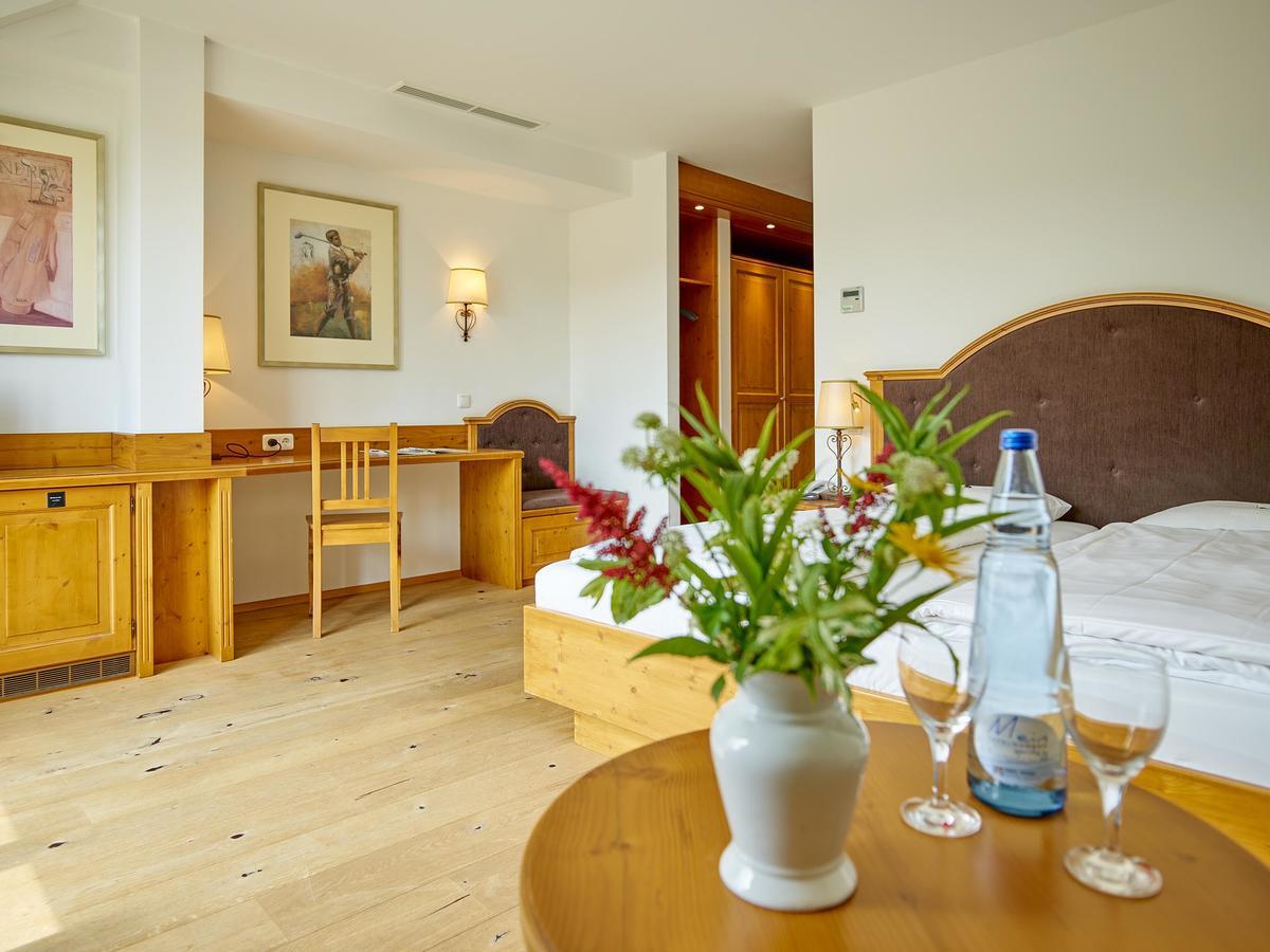 Gutshof Uttlau Hotell Haarbach Exteriör bild