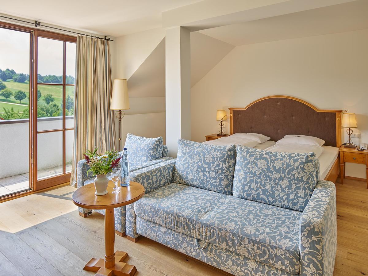 Gutshof Uttlau Hotell Haarbach Exteriör bild